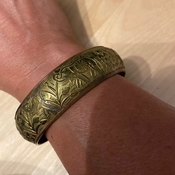 Vintage from India solid Brass Cuff Bracelet Elephant Design 1980s - Picture 2 of 7